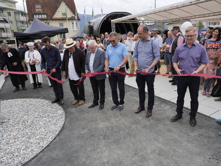 einweihung_dorfplatz.jpg einweihung_dorfplatz.jpg